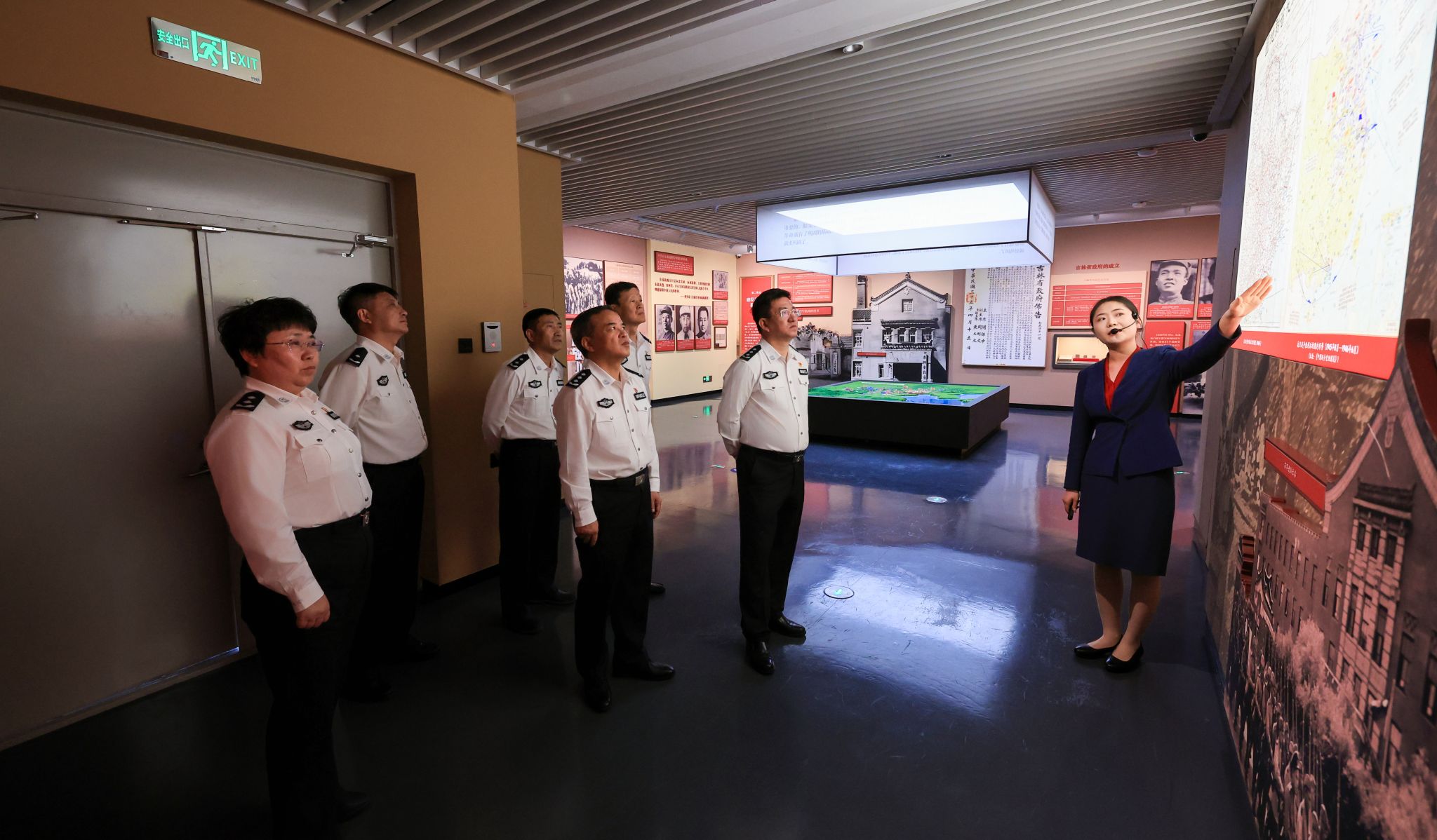 吉林警察学院组织党员干部赴吉林省近现代史展开展参观学习活动