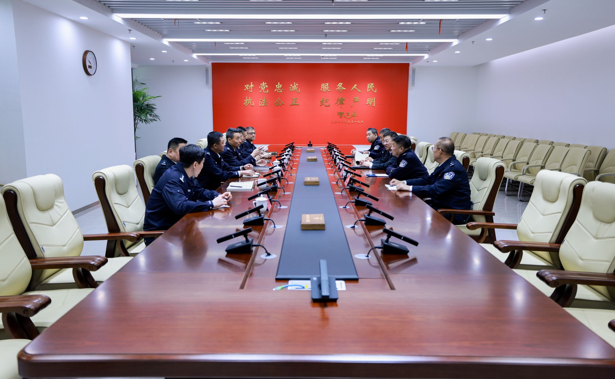 吉林警察学院党委书记胡金刚带队到省公安厅刑侦总队、省森林公安局走访调研